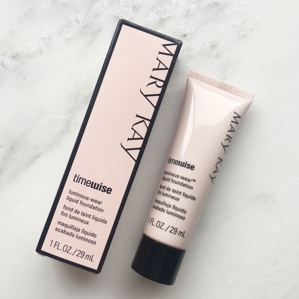 NIB Mary Kay Liquid Foundation in Ivory 4